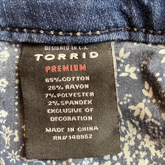 Torrid Jeggings distressed skinny jeans, size 24 R - Picture 8 of 9